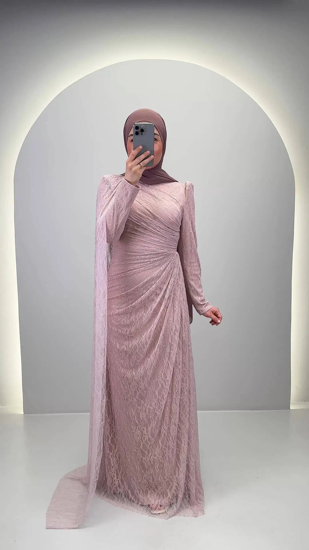 Mireya Abiye Pembe